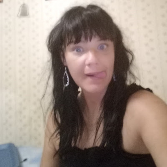 Meet your Posher, Hillary - Picture 1 of 1